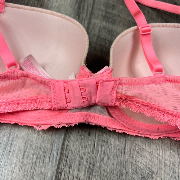 32C VS Peach/Nude Bra - Picture 9 of 11
